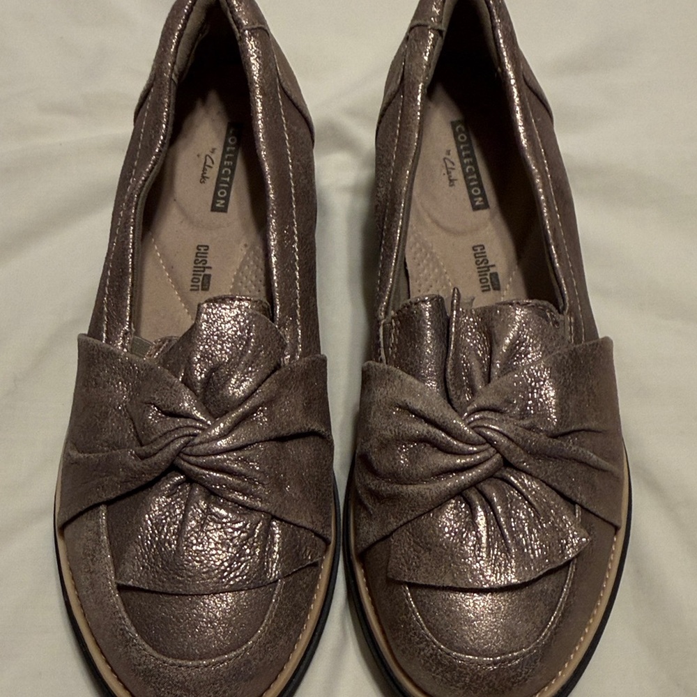 Collection by Clark’s Women's Shimmering Bronze Loafers Soft Cushion US sz 7